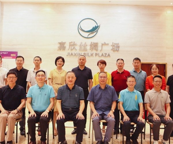 ����һ��ʵ��ѧУУ��Ƹ����ʽԲ������