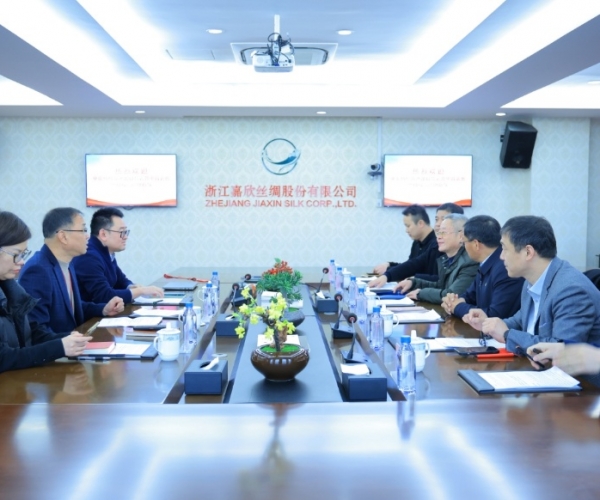 �й���֯Ʒ��֧���̻�ܼײ��᳤һ�����õ��� ���������ó������Я��̽Ѱǰ���¾�